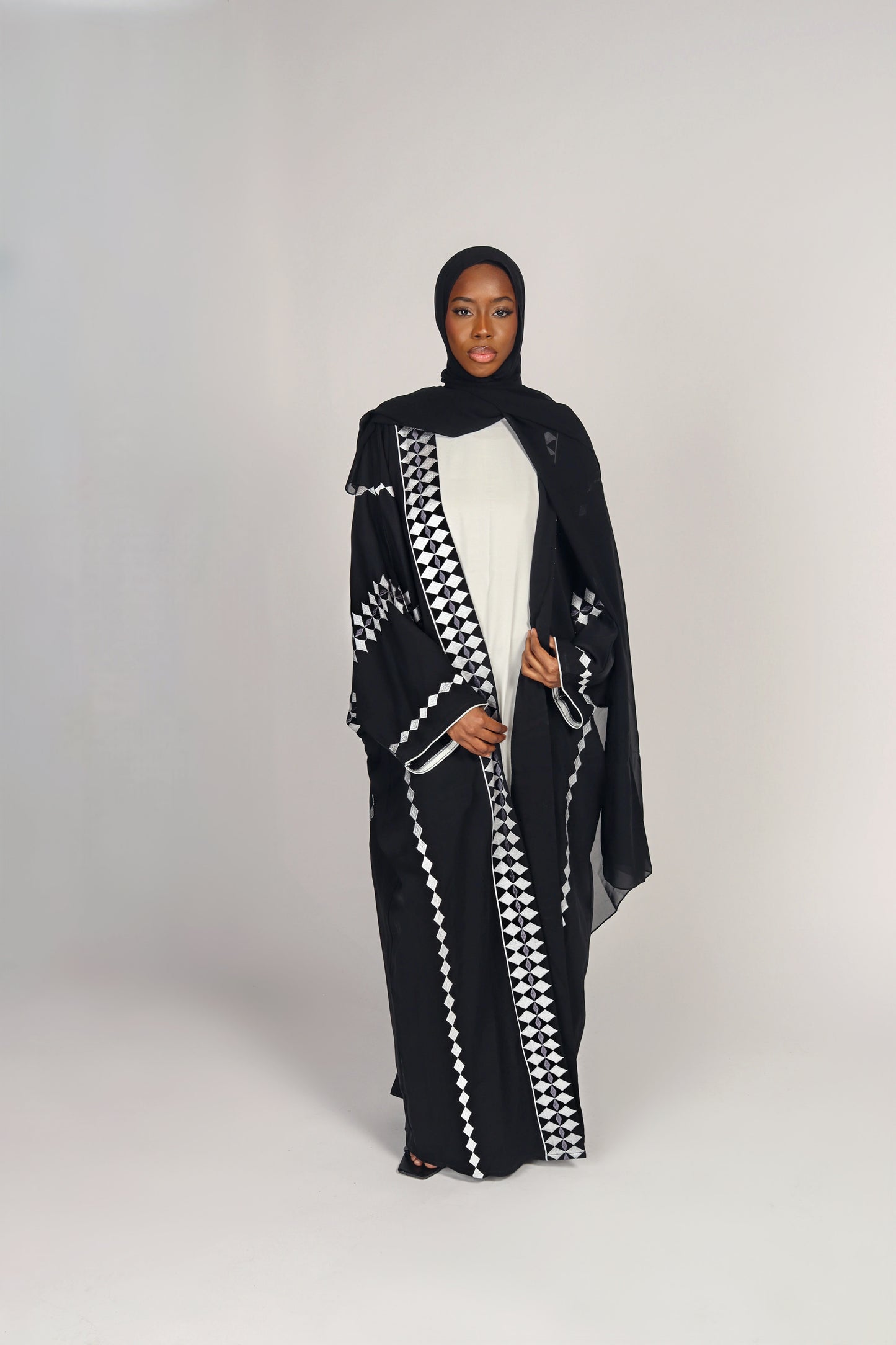 Ceta Abaya - Black & White