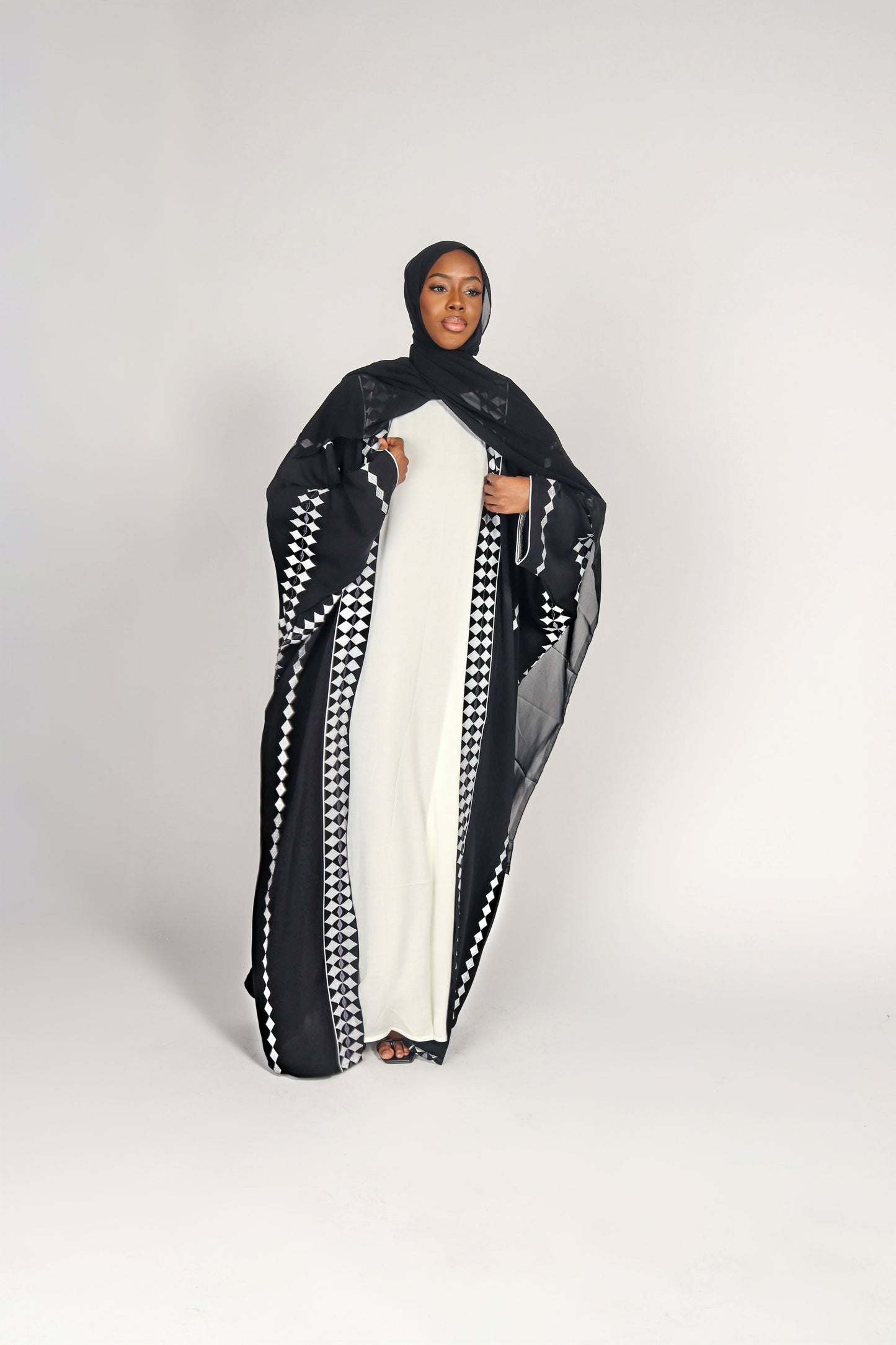 Ceta Abaya - Black & White