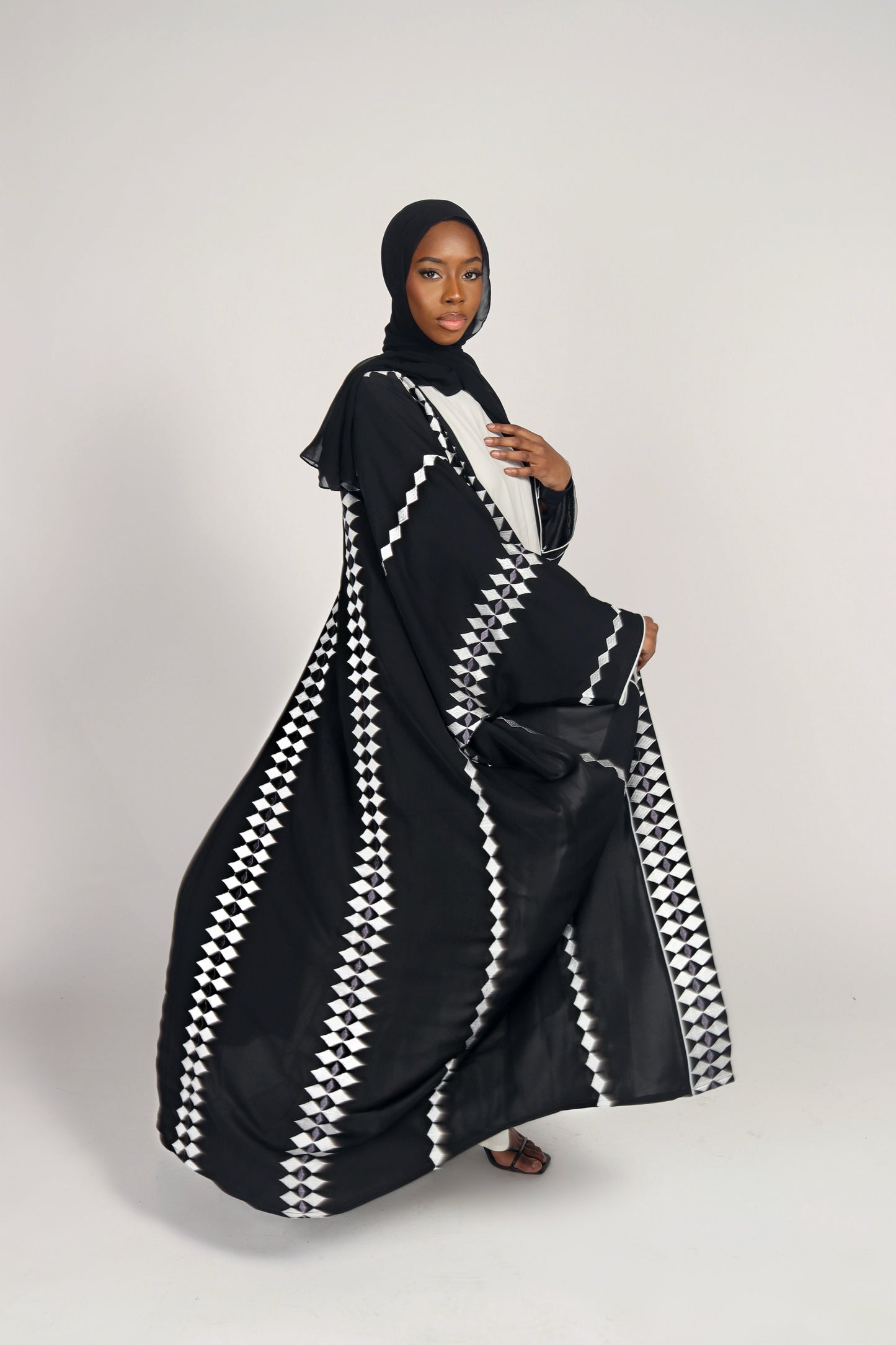 Ceta Abaya - Black & White